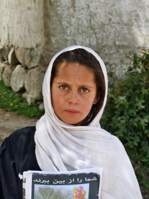 Dívka v Iškašimu (Afghánistán)